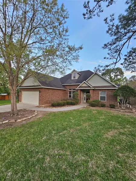 9 Hickory LN, Dayton, TX 77535