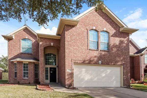 210 Cedar Point DR, League City, TX 77573