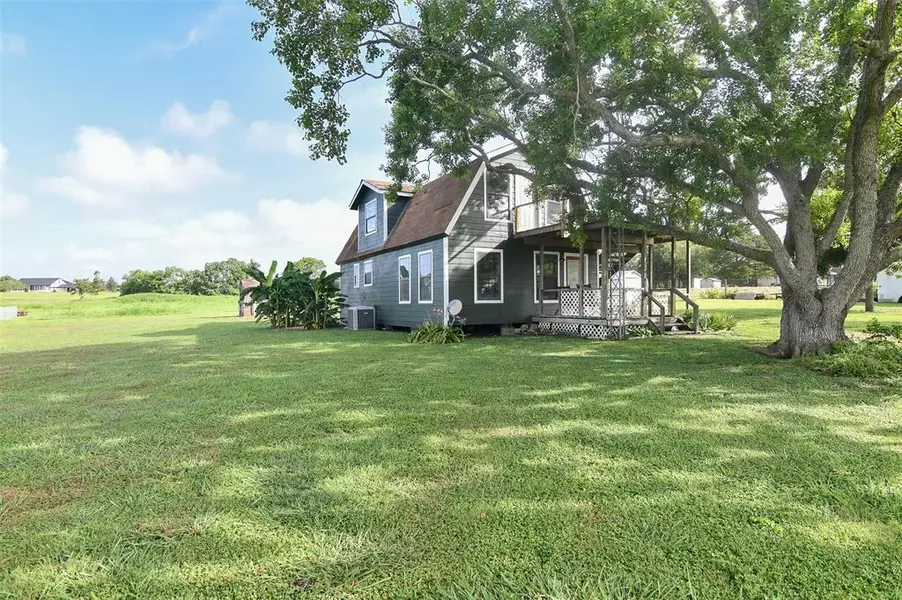 3061 W Ueckert, Bellville, TX 77833