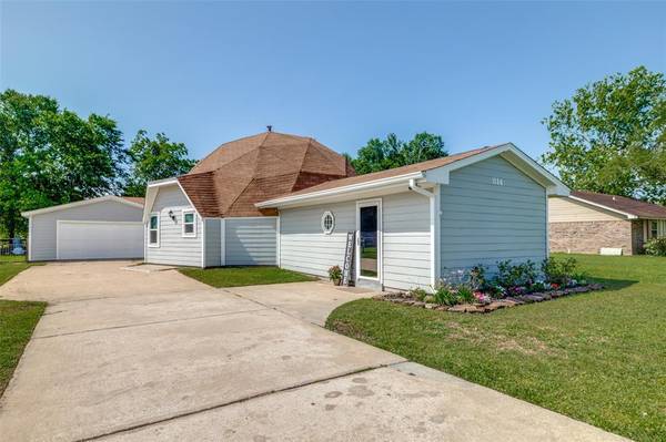 814 Redberry Hill RD,  Baytown,  TX 77521