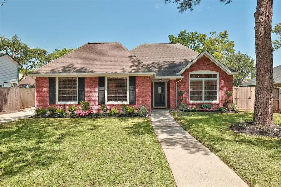 8035 Pine Falls DR, Houston, TX 77095