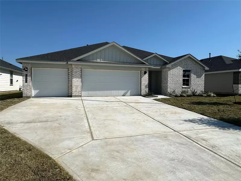 1035 Great Barracuda LN, Alvin, TX 77511