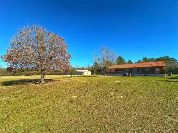 610 FCR 301, Oakwood, TX 75855