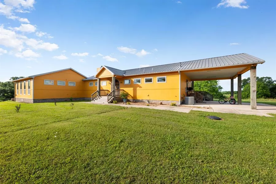 4569 Gloster LN, Sealy, TX 77474