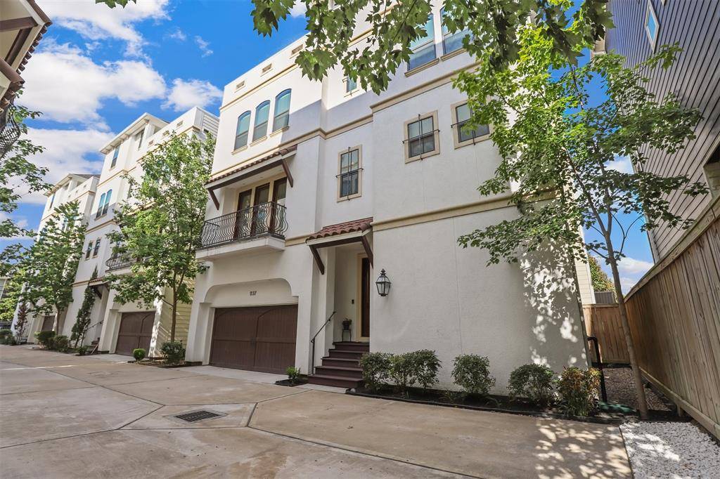 1137 W 15th 1/2 ST,  Houston,  TX 77008