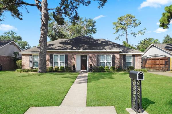 2607 Pine Village DR, Houston, TX 77080