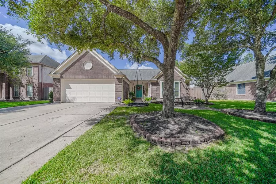 4008 Greenwood DR, Pearland, TX 77584