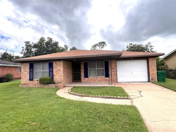 206 Heights CIR, Brenham, TX 77833