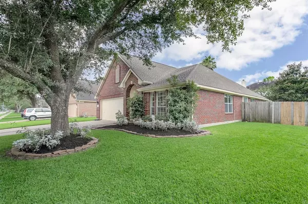 1828 Barretts Glen DR, Pearland, TX 77581