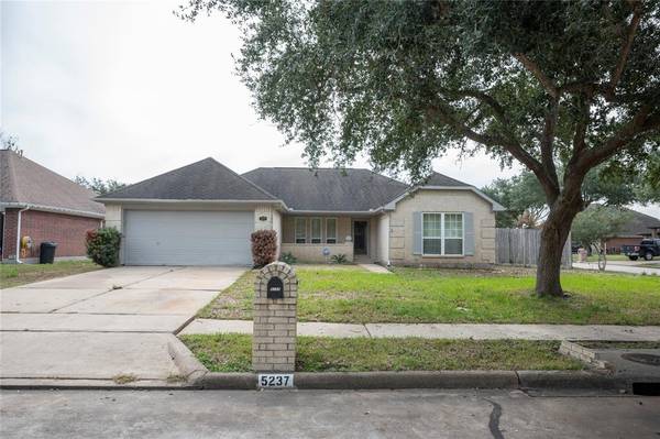 5237 Glenpark DR, La Porte, TX 77571