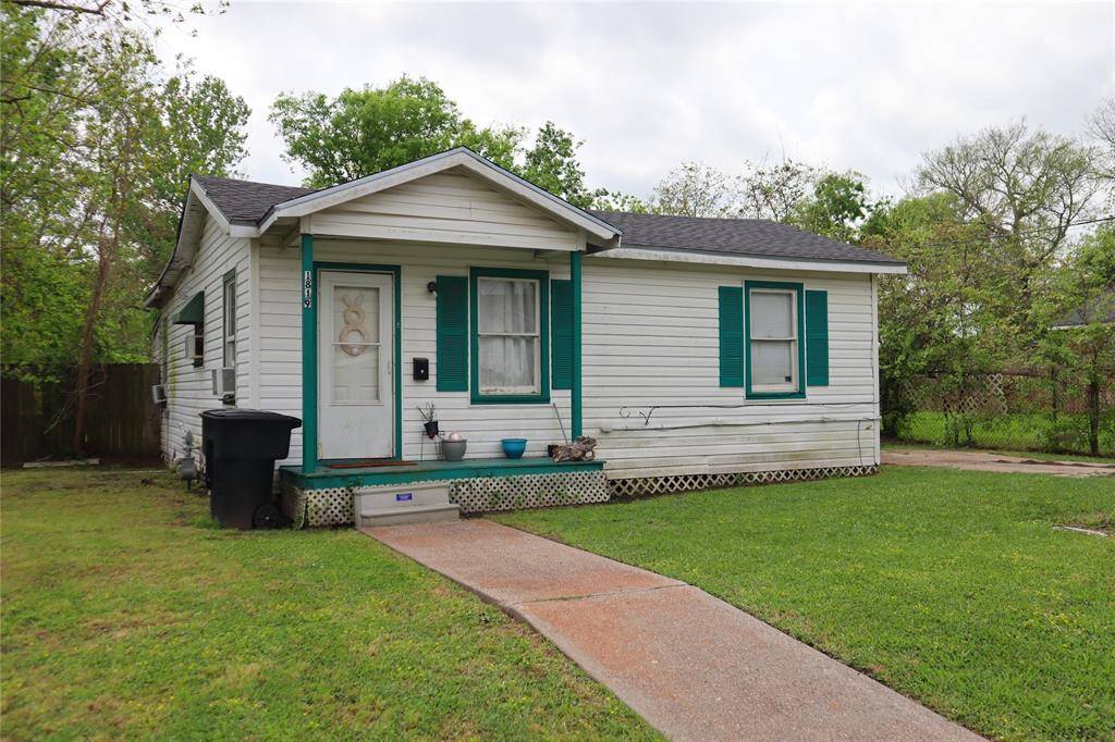 Nederland, TX 77627,1819 N 19th ST