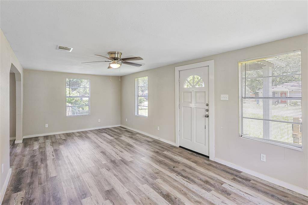 Angleton, TX 77515,1011 N Arcola ST