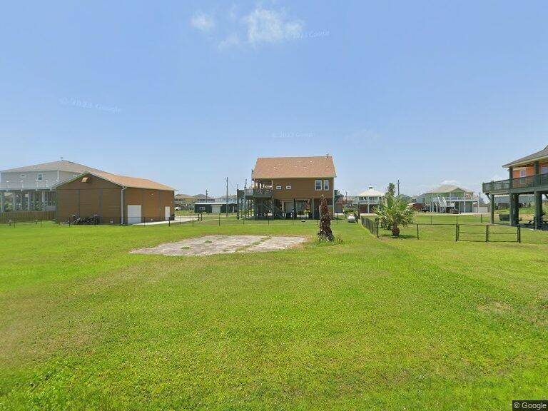 955 Palm Ridge DR, Crystal Beach, TX 77650