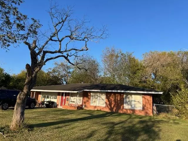 1410 Springwood LN, Port Lavaca, TX 77979