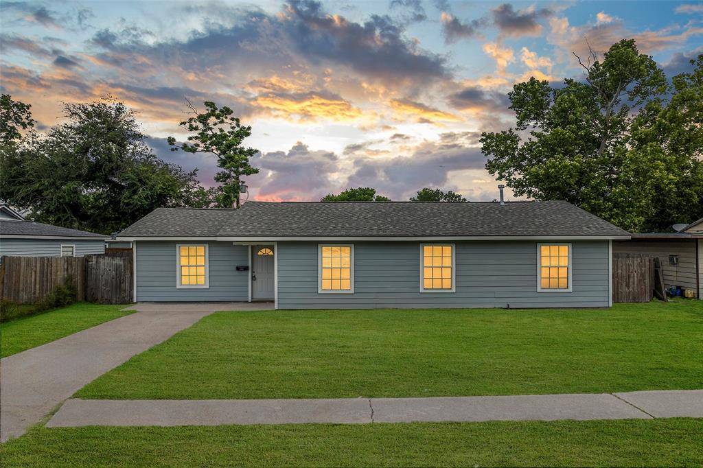 2401 Kingsdale DR, Deer Park, TX 77536