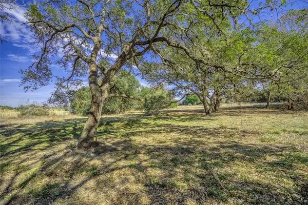 1A Hoppers LN, Brenham, TX 77833