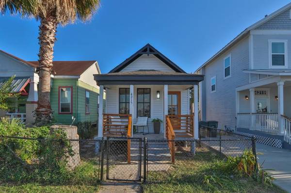 4215 Avenue L, Galveston, TX 77550