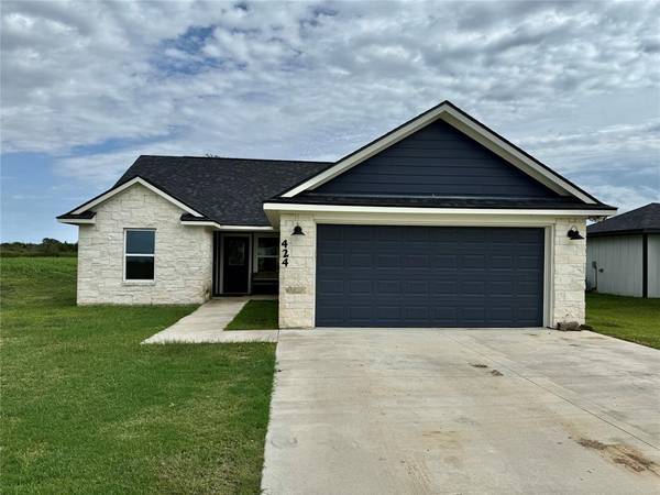 424 East ST, East Bernard, TX 77435