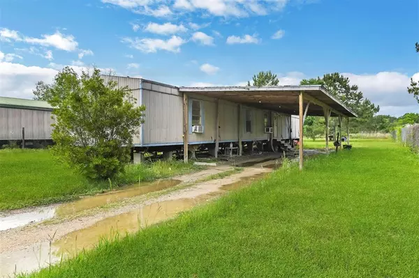 775 County Road 340, Cleveland, TX 77327