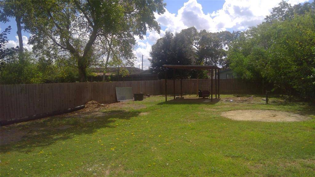 4010 Lumber LN, Houston, TX 77016