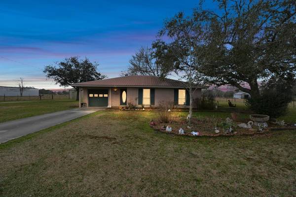 1032 Cook RD, Winnie, TX 77665