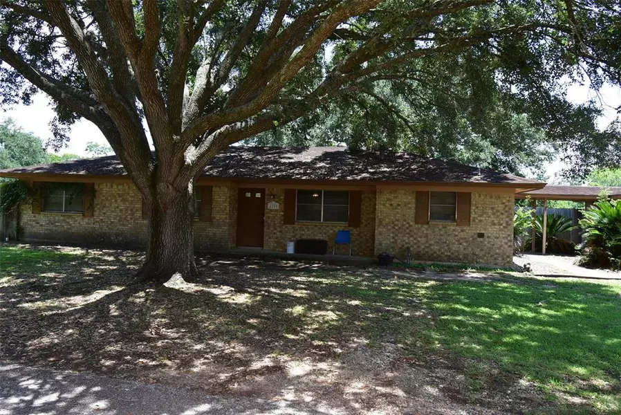 4209 Strawberry LN, Bay City, TX 77414