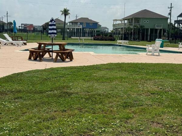 967 Sailfish, Crystal Beach, TX 77650