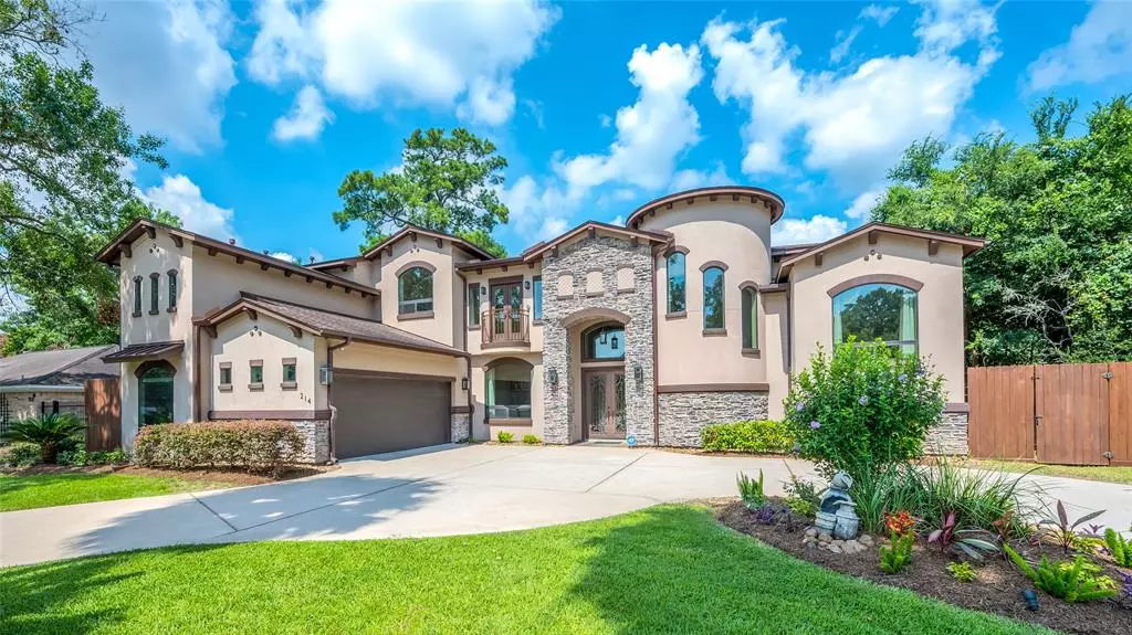 Houston, TX 77042,214 Walnut Bend LN