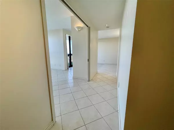 Houston, TX 77056,5001 Woodway #1306