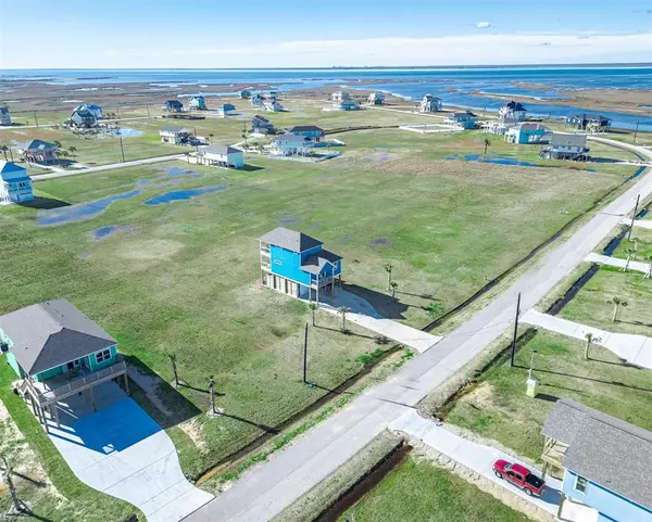 3926 Mitote DR, Galveston, TX 77554