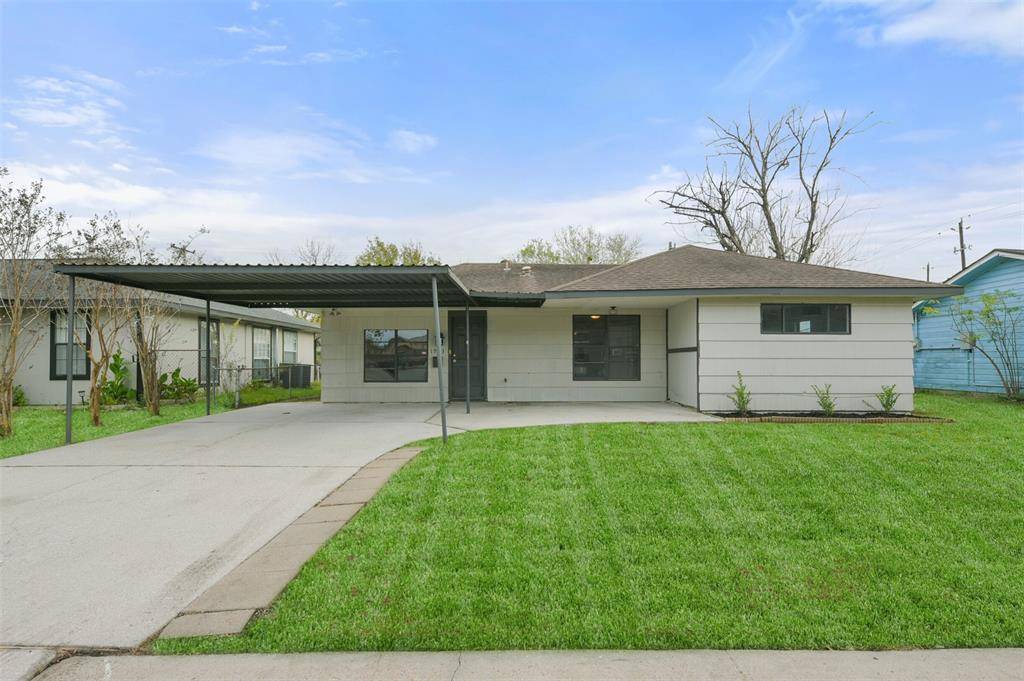 1913 Scarborough LN, Pasadena, TX 77502