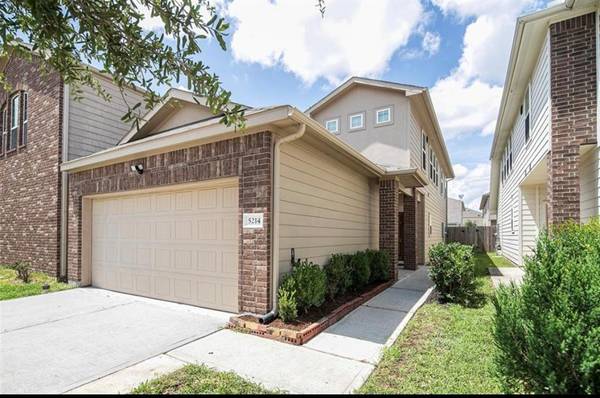 5214 Dauntless DR, Houston, TX 77066