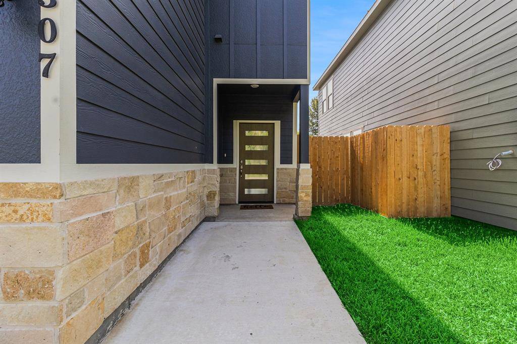 Houston, TX 77033,9307 Noel ST