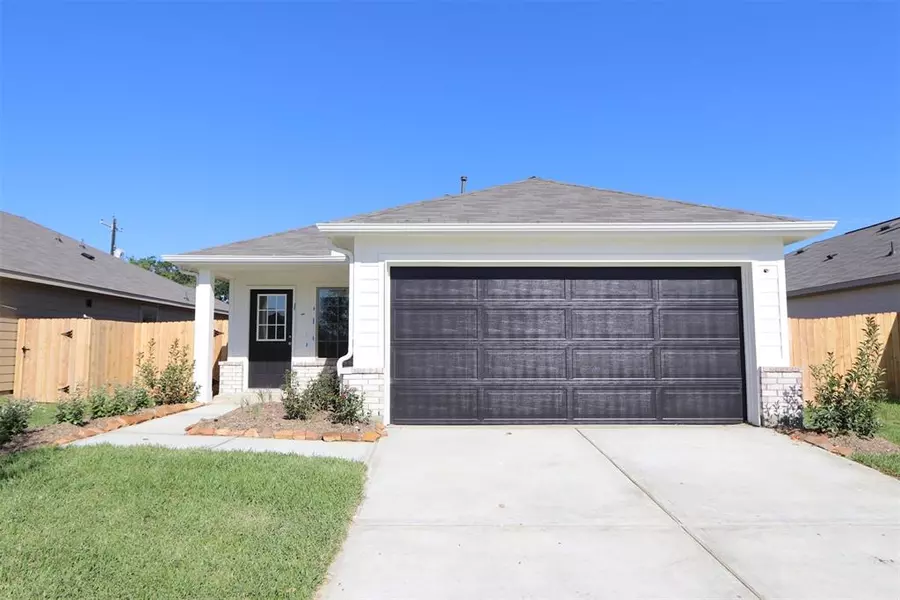 1200 Filly Creek DR, Alvin, TX 77511