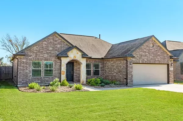 1301 Gifford RD, Angleton, TX 77515