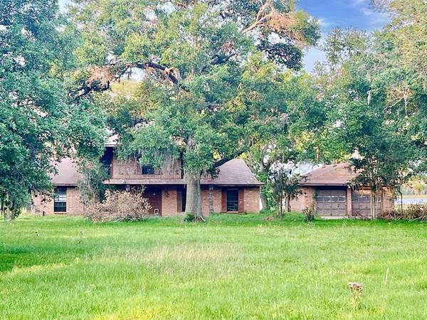 17603 Jungman RD, Damon, TX 77430