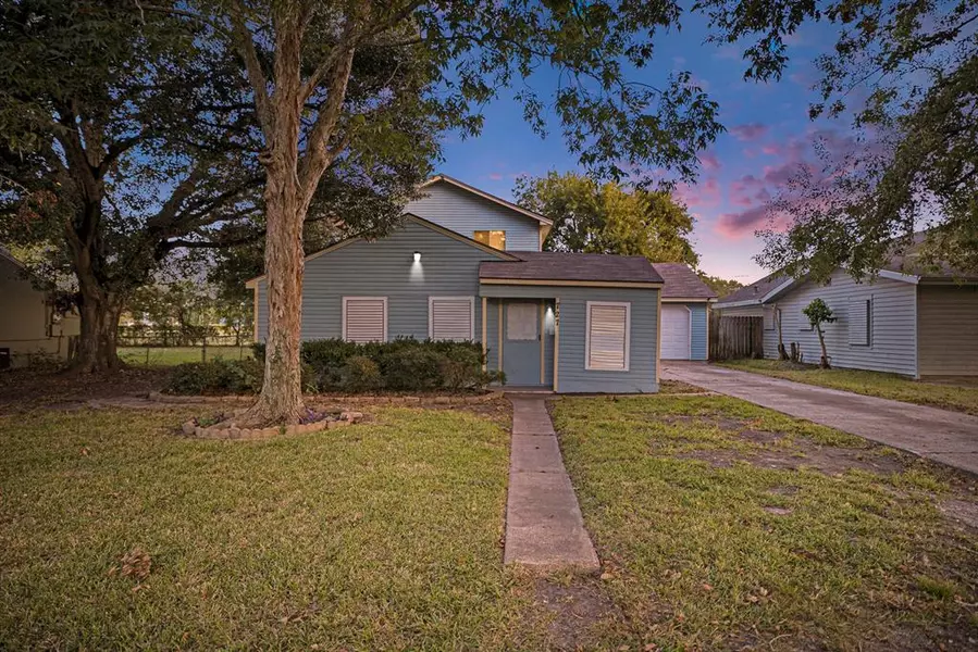 727 Eleanor ST, La Marque, TX 77568