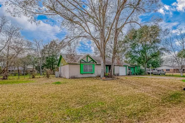 8806 Union ST, Needville, TX 77461