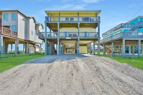 111 Yucca AVE, Surfside Beach, TX 77541