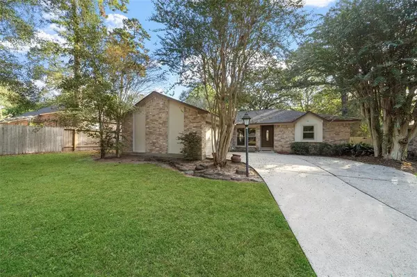 34 N Drifting Leaf CT, The Woodlands, TX 77380