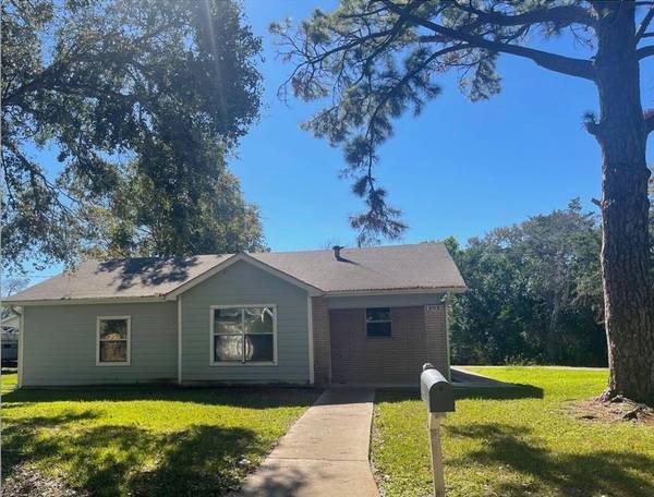 202 Hazel ST, La Porte, TX 77571