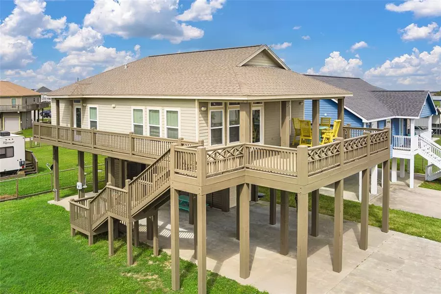 977 Clara ST, Crystal Beach, TX 77650