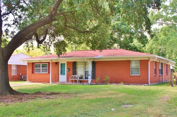 1714 15th AVE N, Texas City, TX 77590