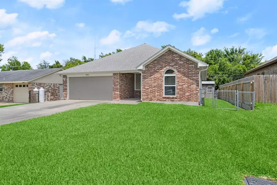 2802 Clara LN, Texas City, TX 77590