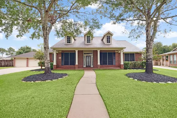 2827 Love CT, Friendswood, TX 77546