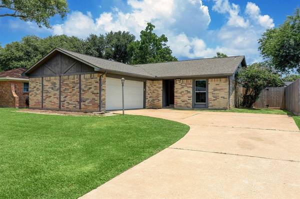 330 Windward DR, League City, TX 77573