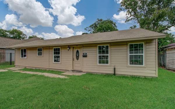 5839 Southurst ST, Houston, TX 77033