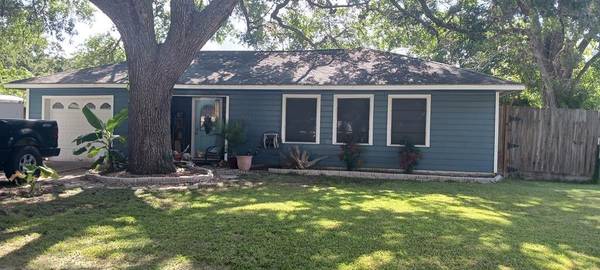 203 Redwood ST, Lake Jackson, TX 77566