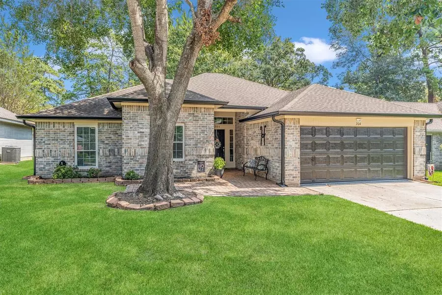 204 Bedford LN, Conroe, TX 77303