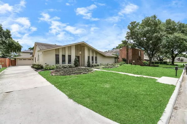 815 Edgewick CT, Sugar Land, TX 77478